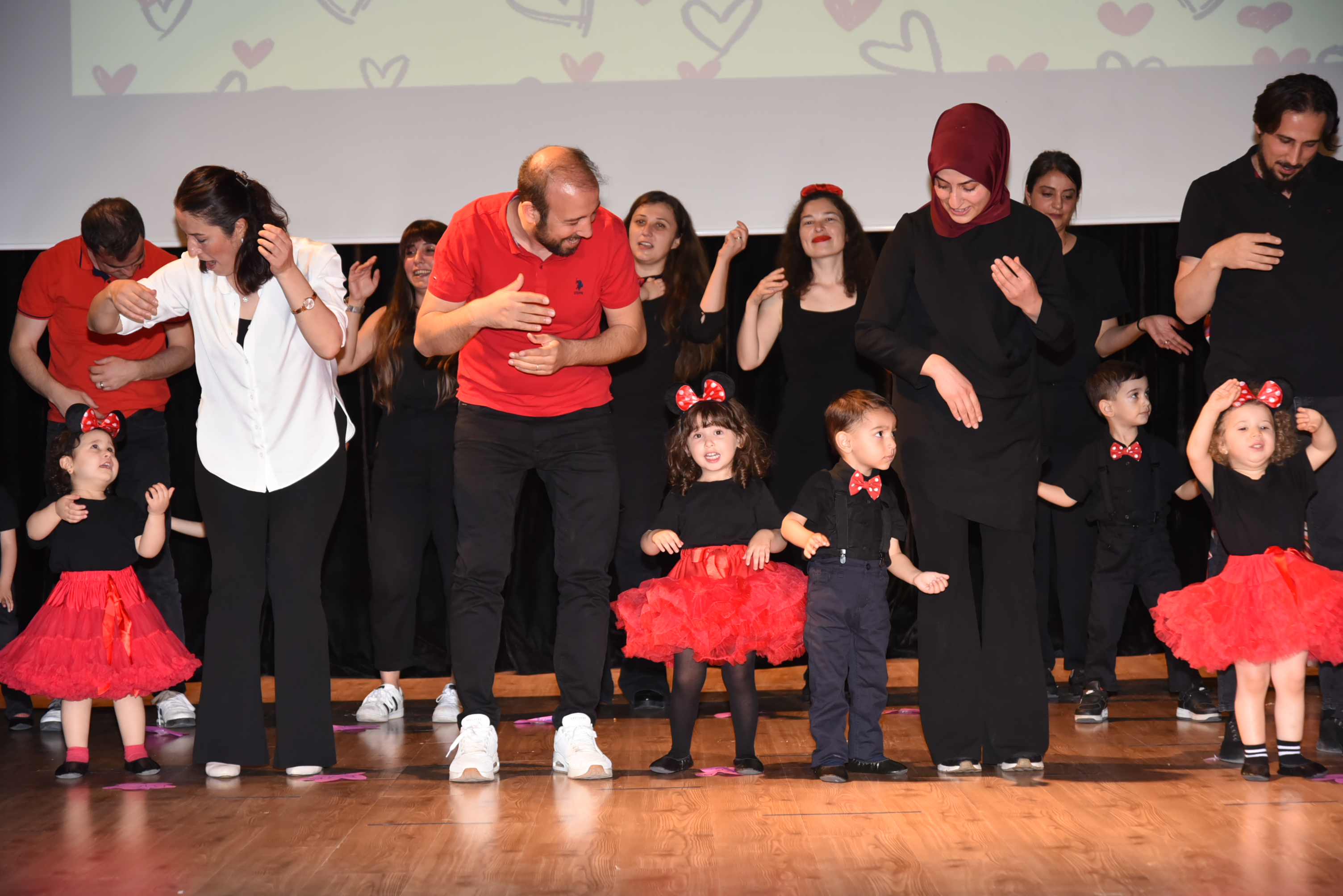 Okulumuzda Yıl Sonu Gösterisi